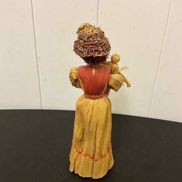 Vintage Handmade 8" Tall Corn Husk Doll Figurine with Child - Picture 5 of 6